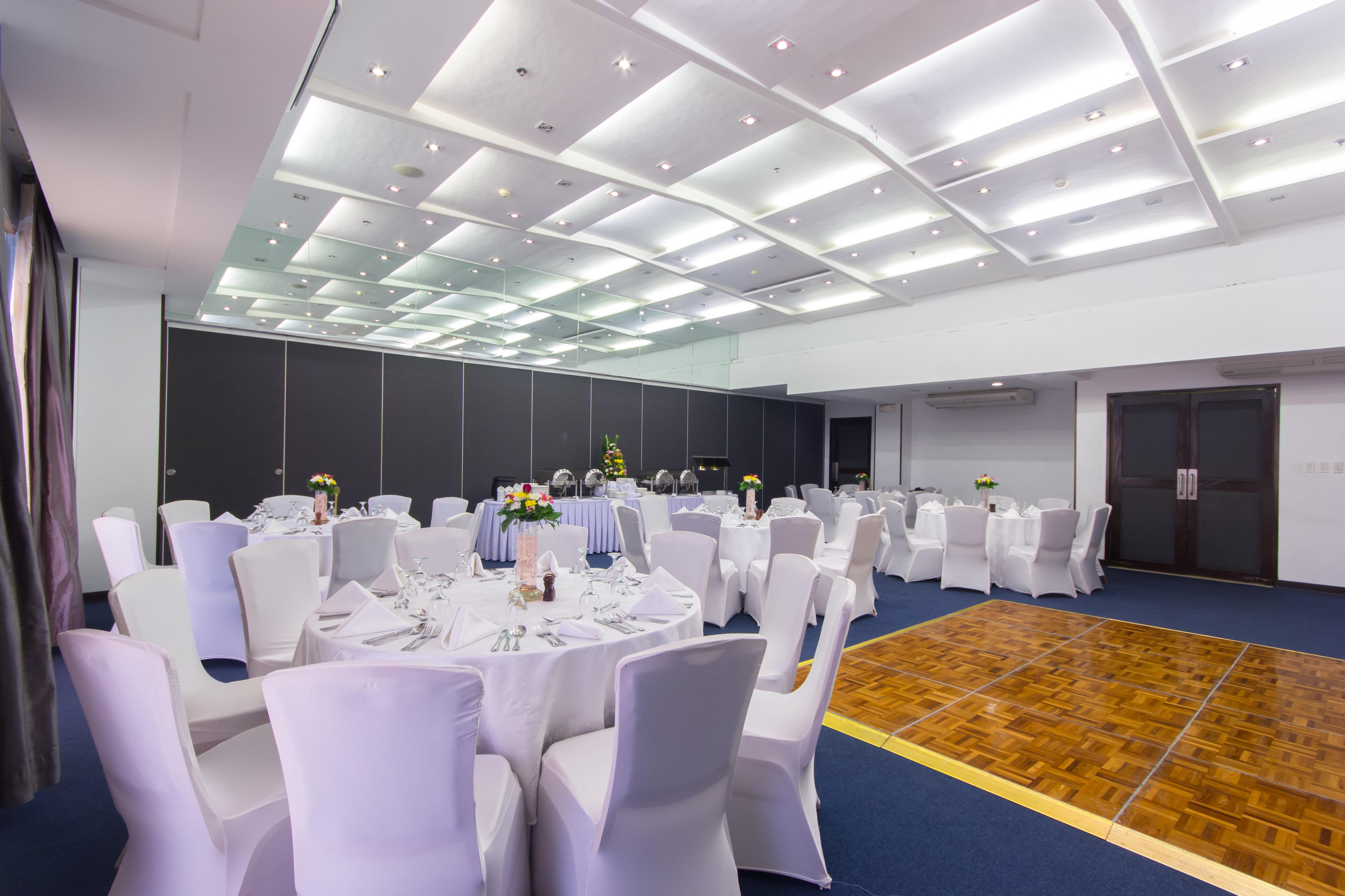 Hotel Microtel By Wyndham Mall Of