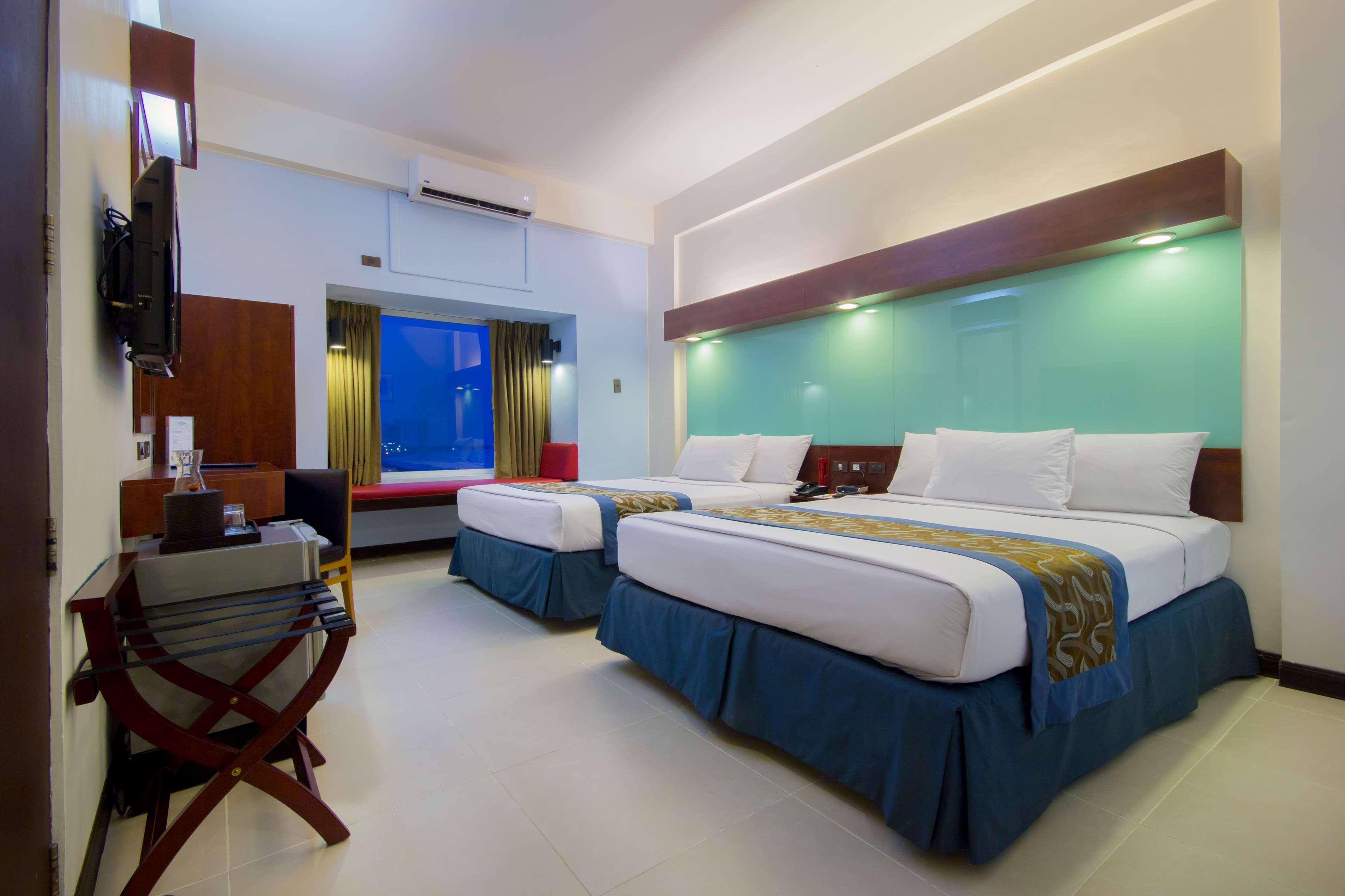 Hotel Microtel By Wyndham Mall Of