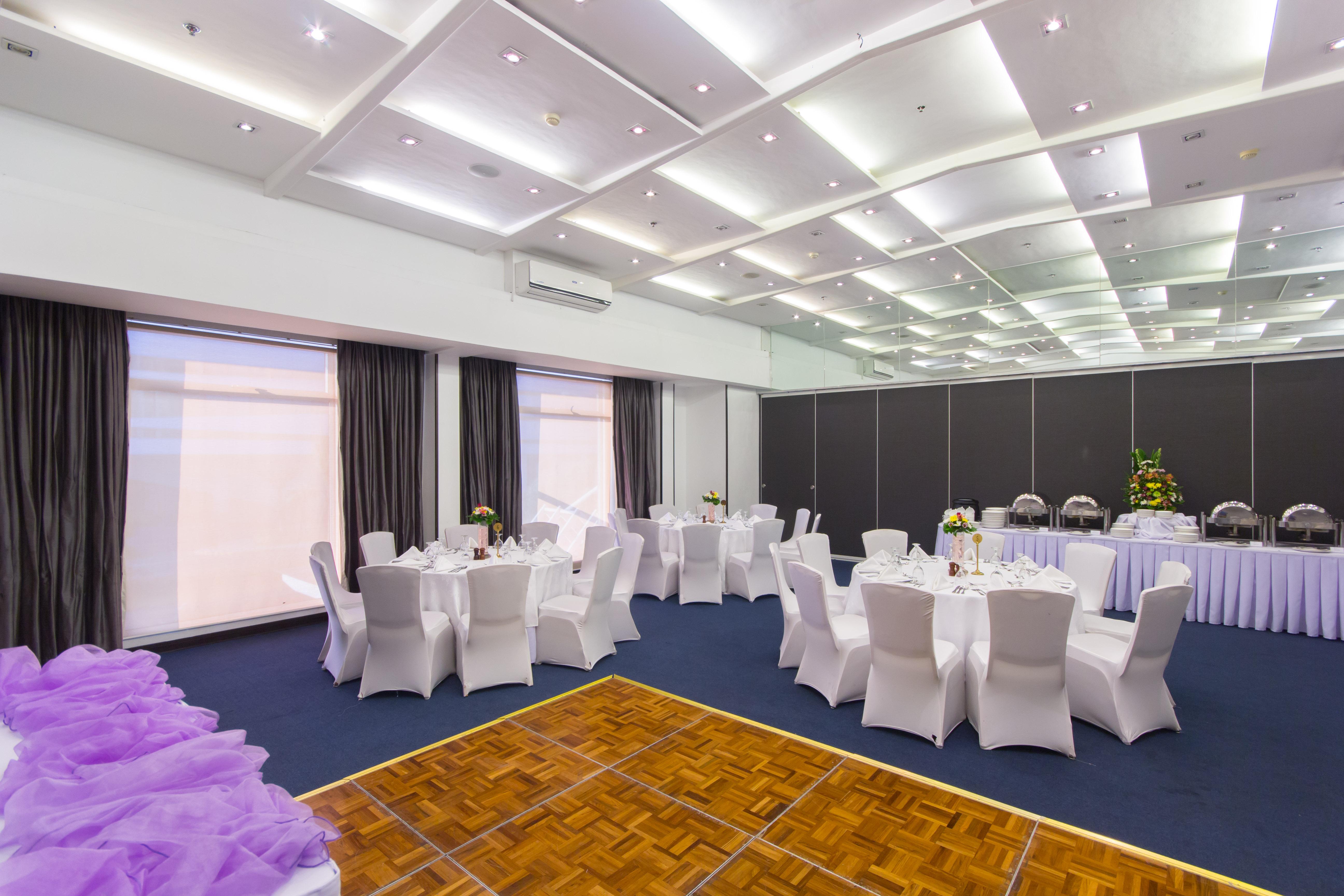 Hotel Microtel By Wyndham Mall Of 3*