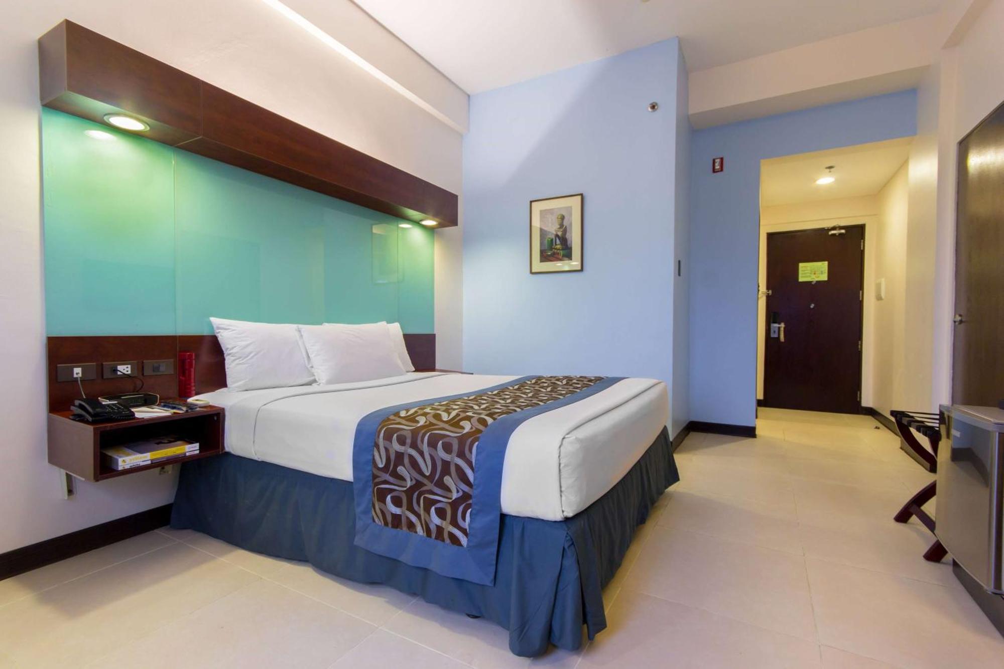 Hotel Microtel By Wyndham Mall Of 3*