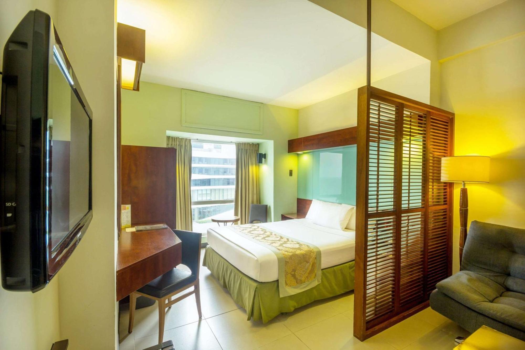 Microtel By Wyndham Mall Of 3*