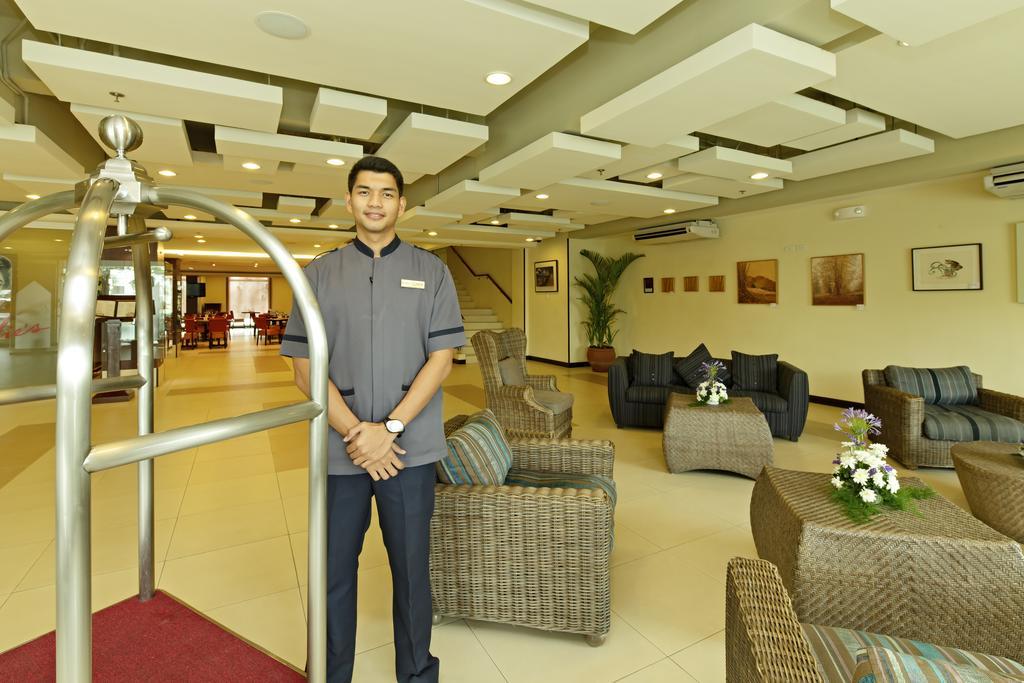 Hotel Microtel By Wyndham Mall Of