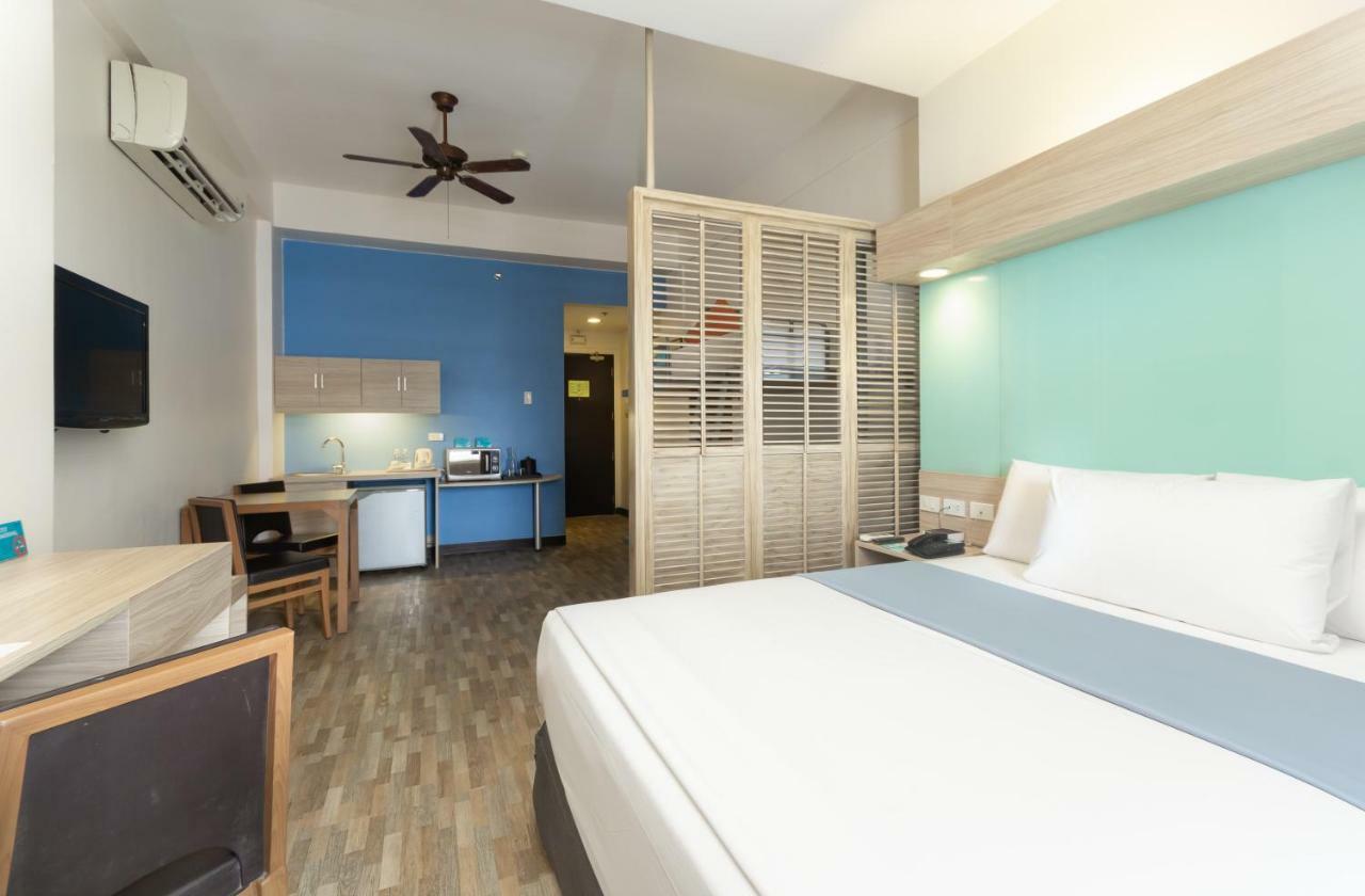 Hotel Microtel By Wyndham Mall Of 3*